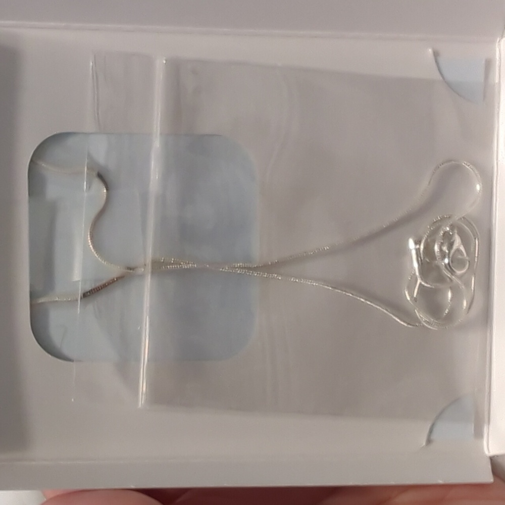 Green Heart Aventurine Pendant Necklace - Picture 4 of 4
